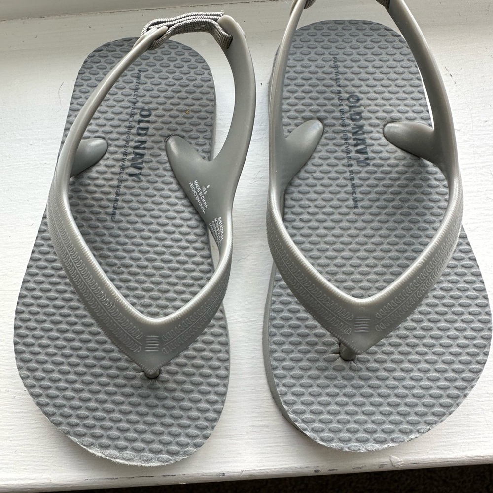Old Navy Light Gray Toddler Flip Flops